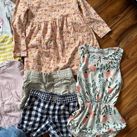 Girls 4T lot - Picture 2 of 4